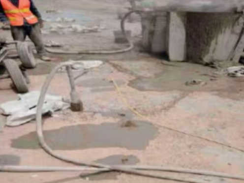 临澧水泥混凝土路面板底注浆技术 路面脱空注浆整治方案